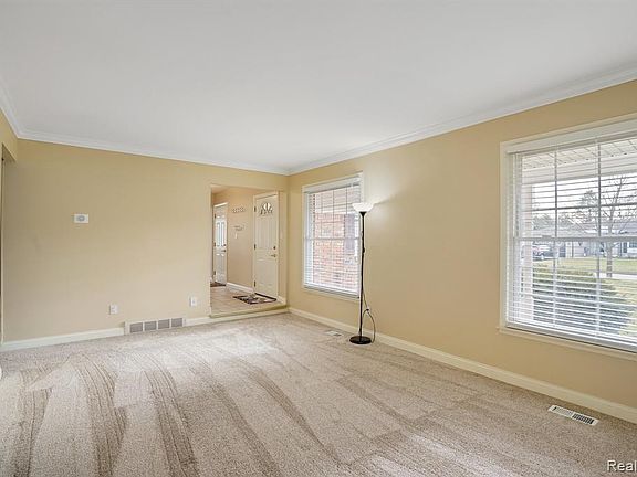 5th image of 40742 Crabtree Ln