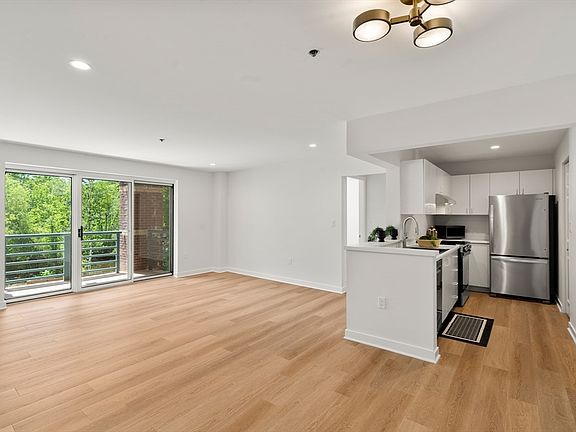 5th image of 273 Cambridge Rd APT 205