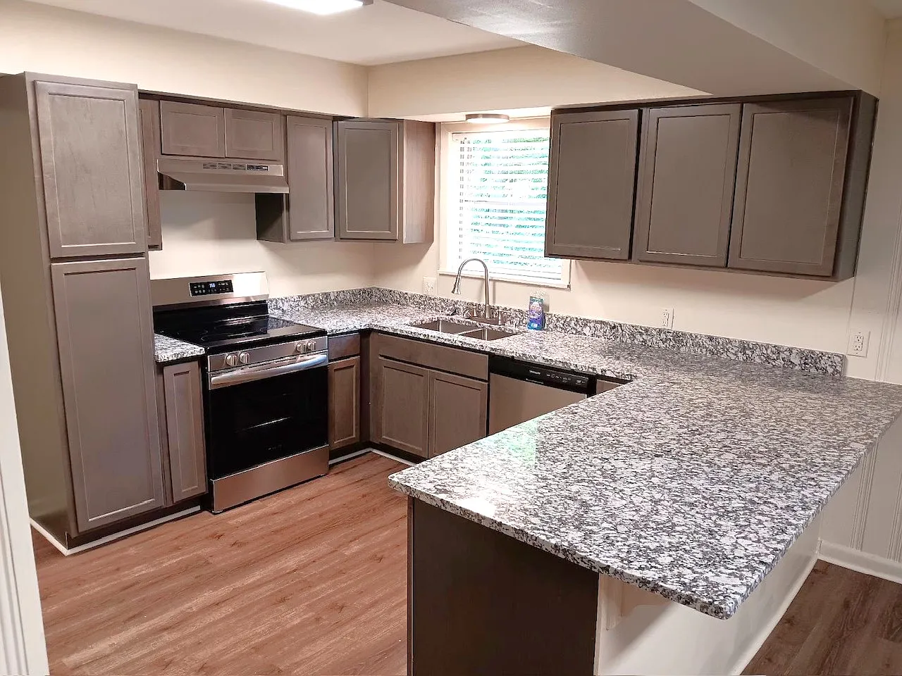 4 bed, 1900 sqft, $1,795 — Photo 2