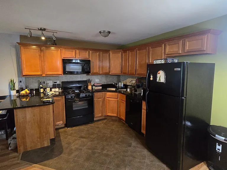 16W543 Mockingbird Ln #206 — Photo 5