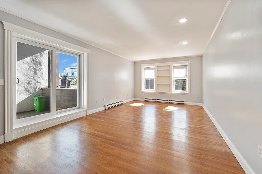 2 bed, 976 sqft, $4,750 — Photo 1