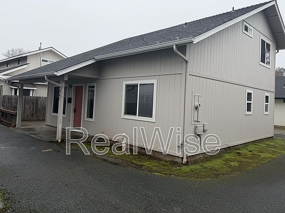 5th image of 241 NE School St