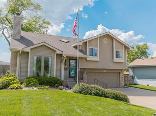 2004 Ann Marie Ct, Papillion, NE 68046