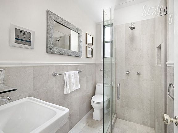 5th image of 11 W 69th St APT 6A