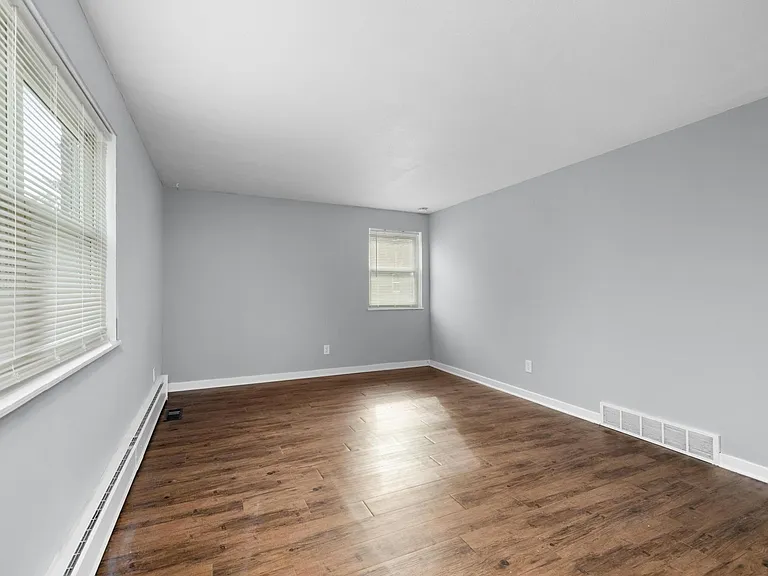 Englewood Apartments — Photo 19