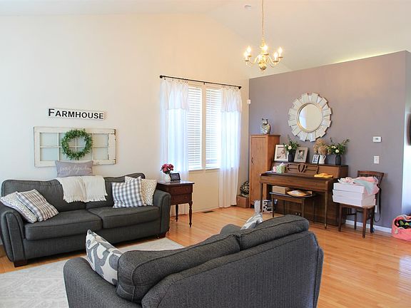 2nd image of 9673 Wexford Dr