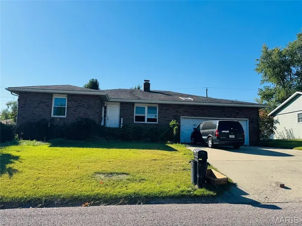 1240 Thistle Dr, Vandalia, IL 62471