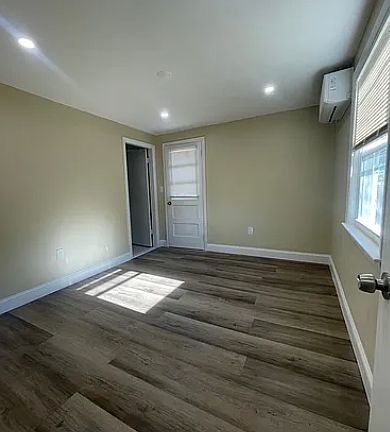 5th image of 122 Albatross Rd APT 4