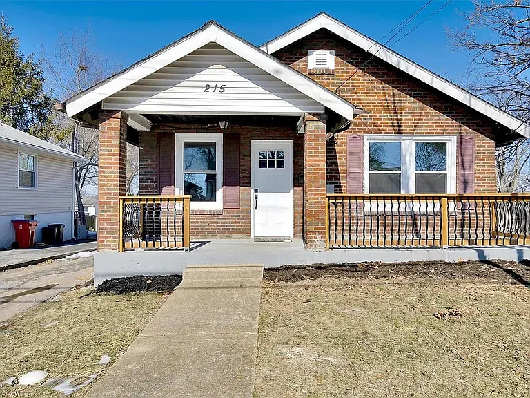 215 Monica Dr — Photo 1