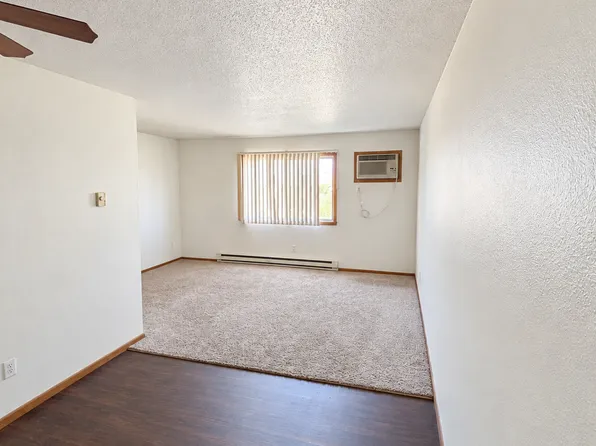3003 20th St S #201, Moorhead, MN 56560