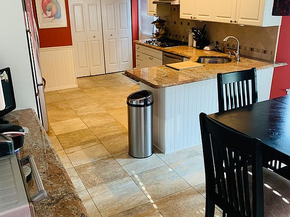 5th image of 2688 Beacon Hill Dr