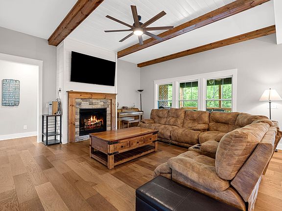 5th image of 125 Hickory Meadows Dr