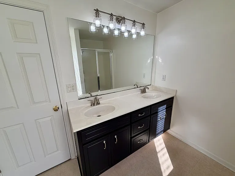 1050 Chapel Hill Dr — Photo 23