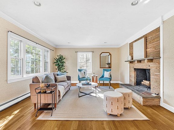 4th image of 11 Holmes St