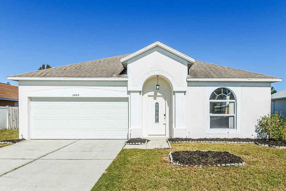 3 bed, 2.0 bath, 1511 sqft, $2,095 — Photo 1