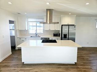 19141 Calvert St, Reseda, CA 91335