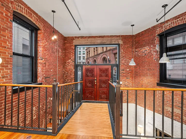 19 Stanhope St #1A — Photo 3