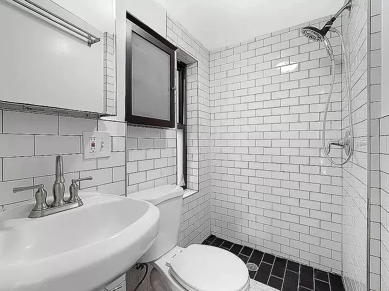 207 Madison St #13 — Photo 6