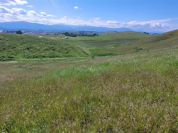 3rd image of 132 Grassy Loop