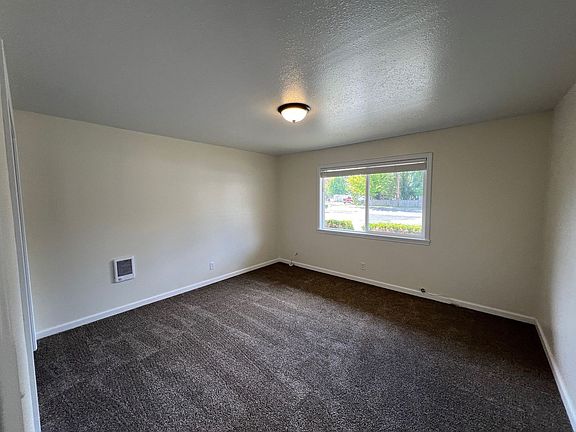 4th image of 260-262 SE Lane Ave #264