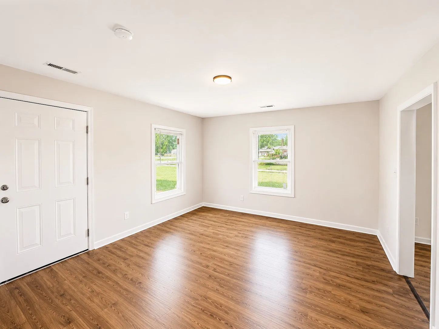 3 bed, 1280 sqft, $1,650 — Photo 2