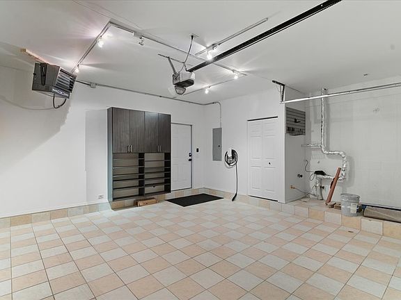 4th image of 839 W 14th Pl #1