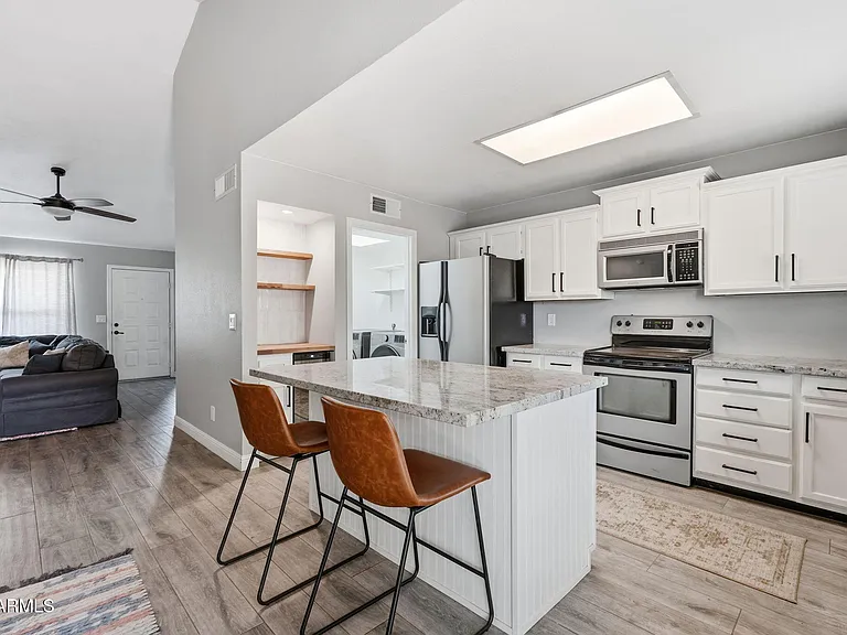 1735 E Stephens Dr — Photo 13