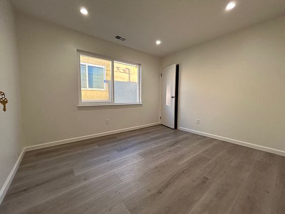5th image of 206 Del Prado Dr #1