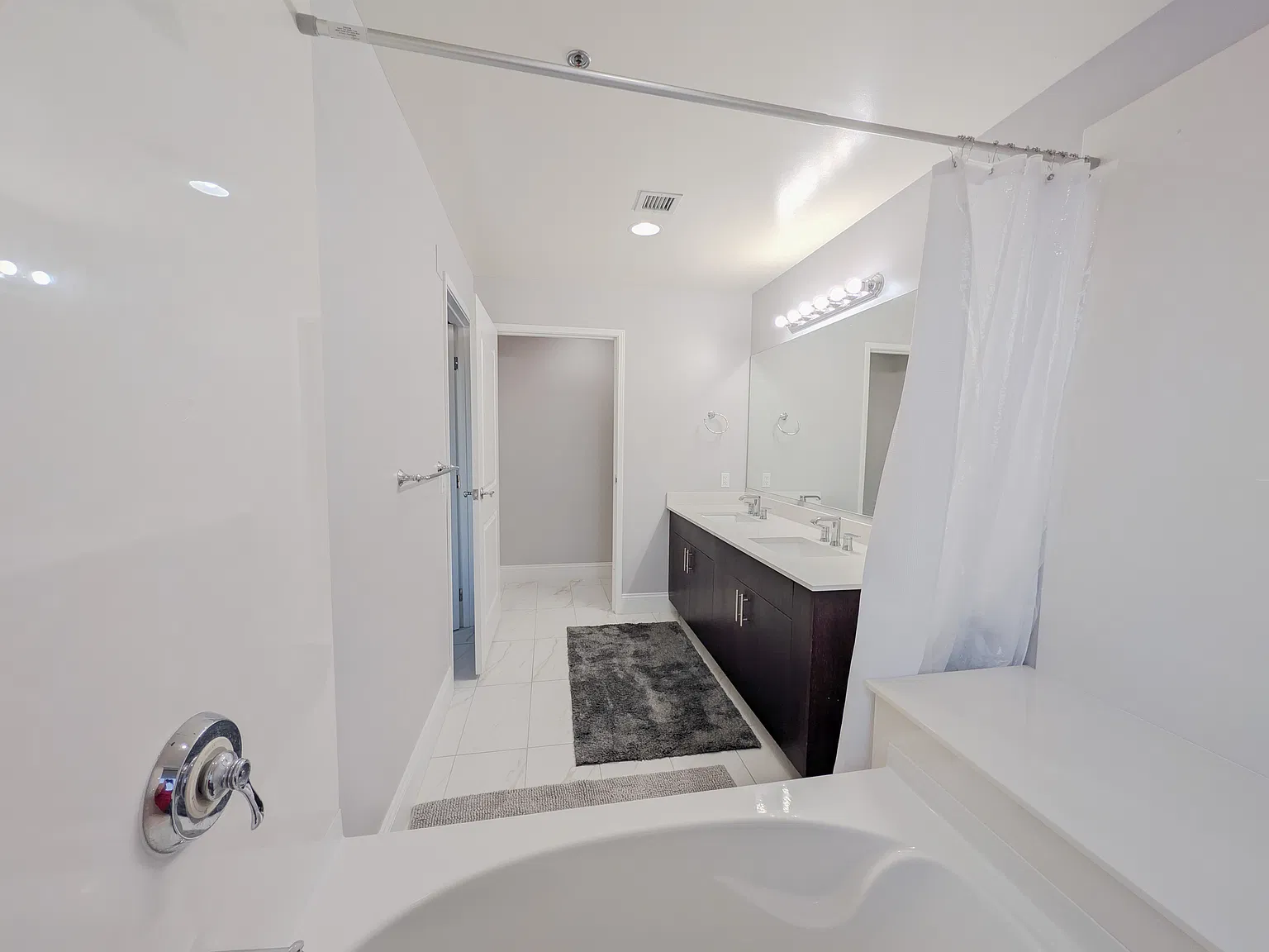 2 bed, 1368 sqft, $2,850 — Photo 3