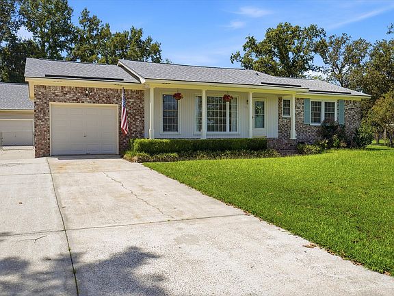 3rd image of 102 Belmont Ct