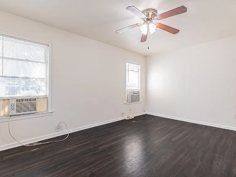 534 Walton Ave — Photo 5