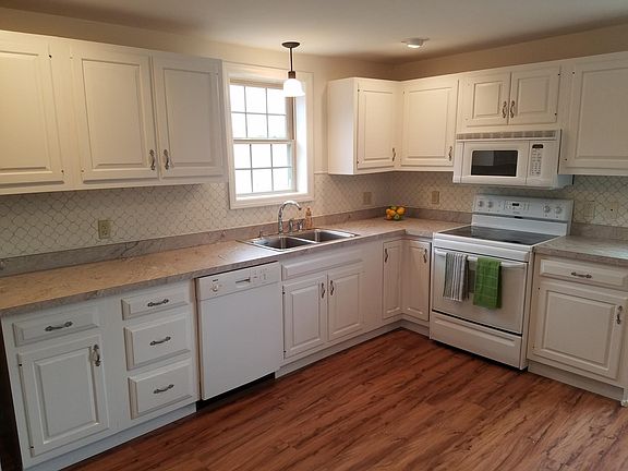 Light, bright kitchen