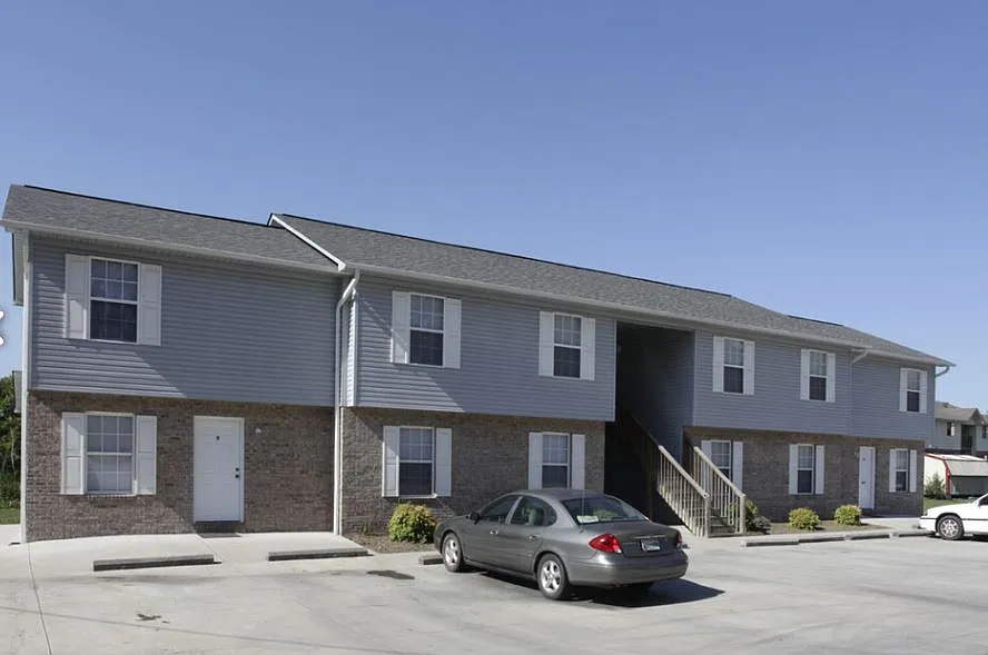 2 bed, 842 sqft, $1,195 — Photo 1