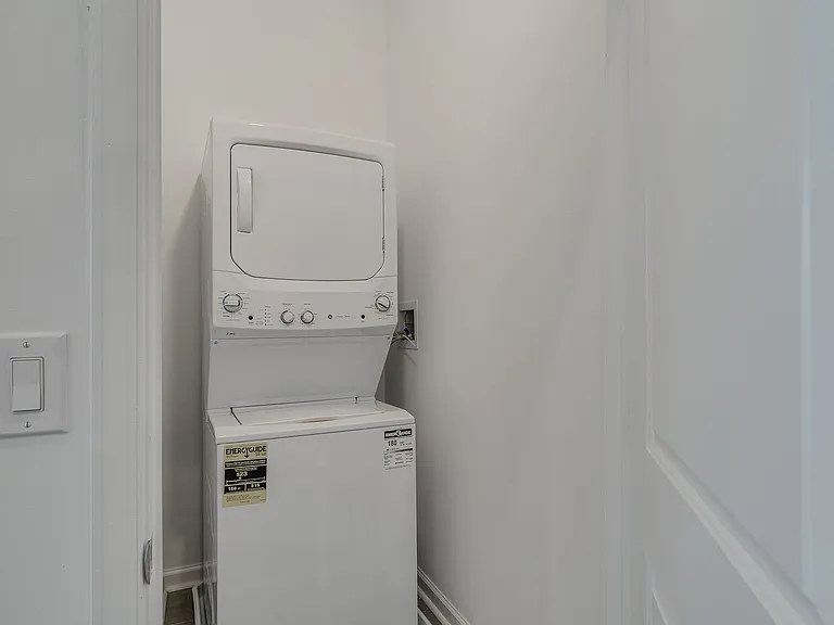2737 Cambridge St — Photo 16