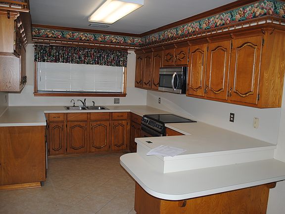5th image of 122 Oakview Dr