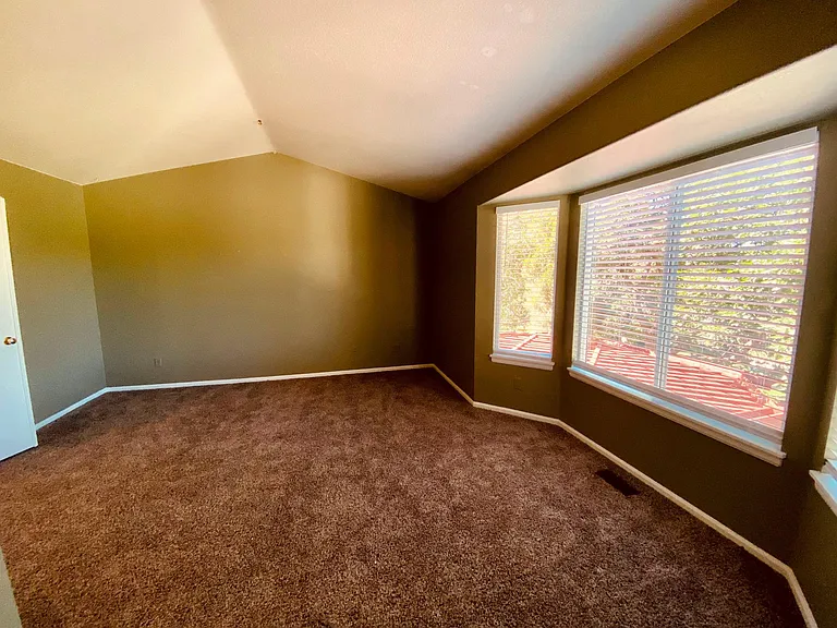 352 Simmons St — Photo 18