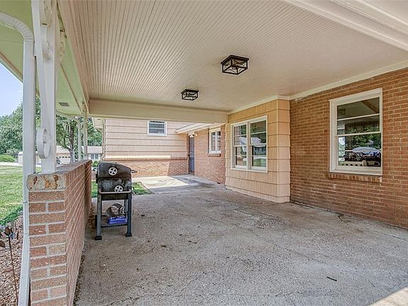 5th image of 3331 NW Oakcrest Dr