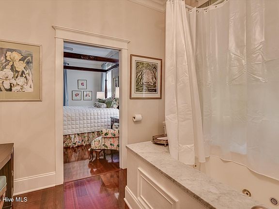 5th image of 212 Jackson Ave Room A