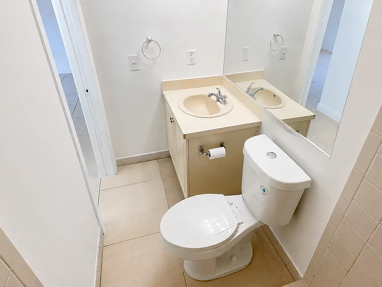 Pacifica Apartments — Photo 34