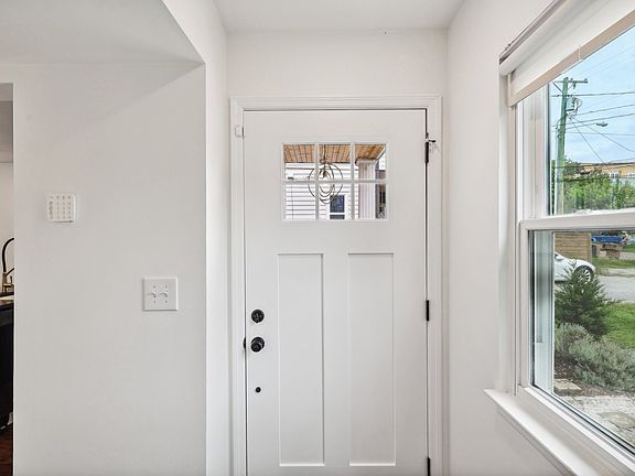 3rd image of 615 Moore Ave #B