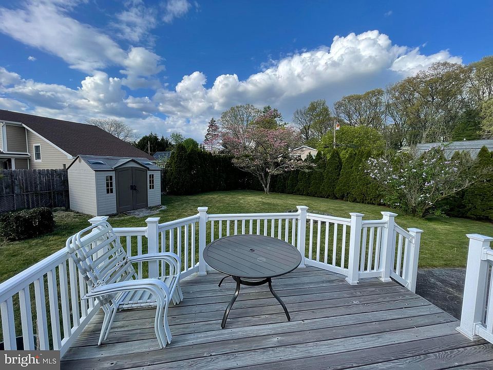 2nd image of 52 Mark Twain Dr