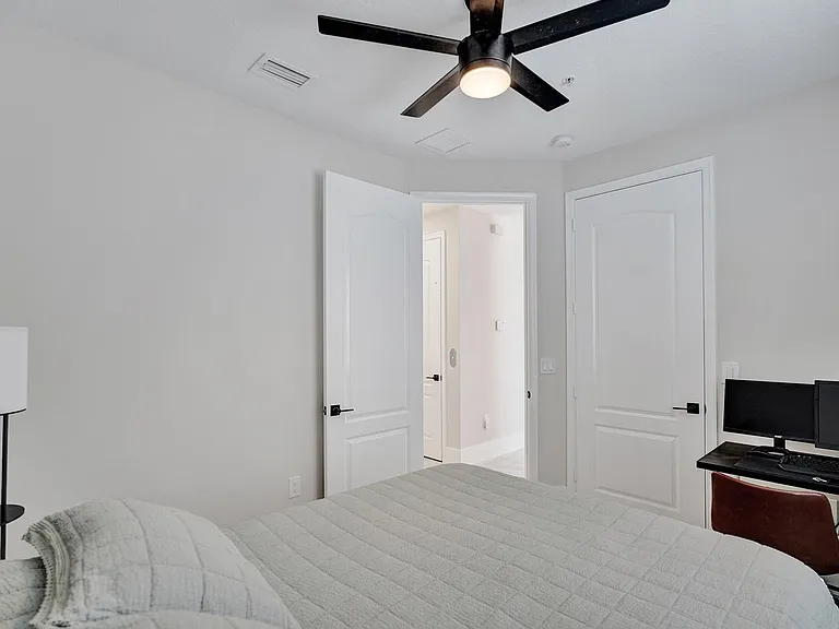 3600 NW 5th Ter — Photo 5