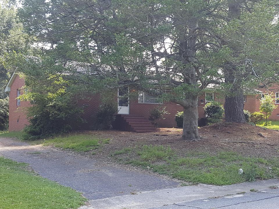 2nd image of 1906 E Rose Street #A&B