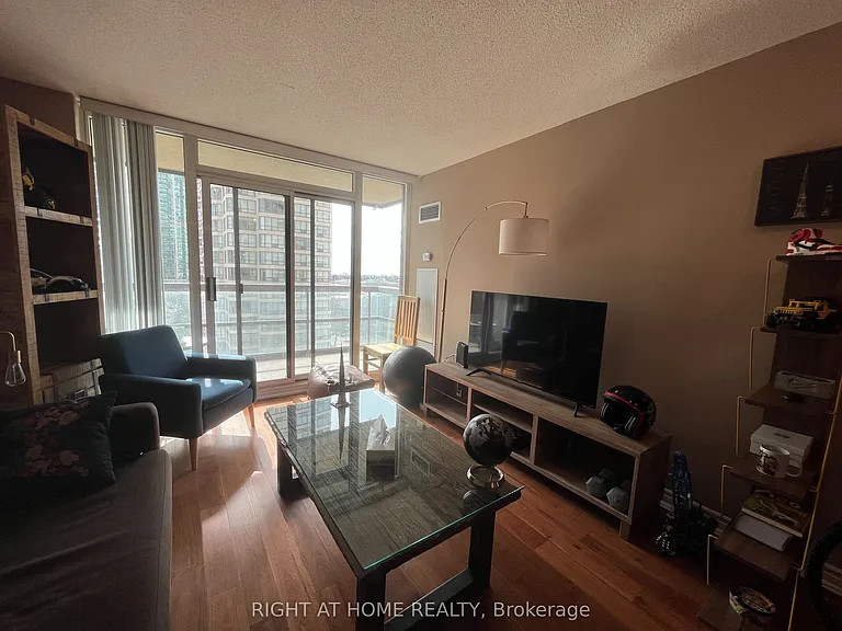 156 Enfield Pl #906 — Photo 6