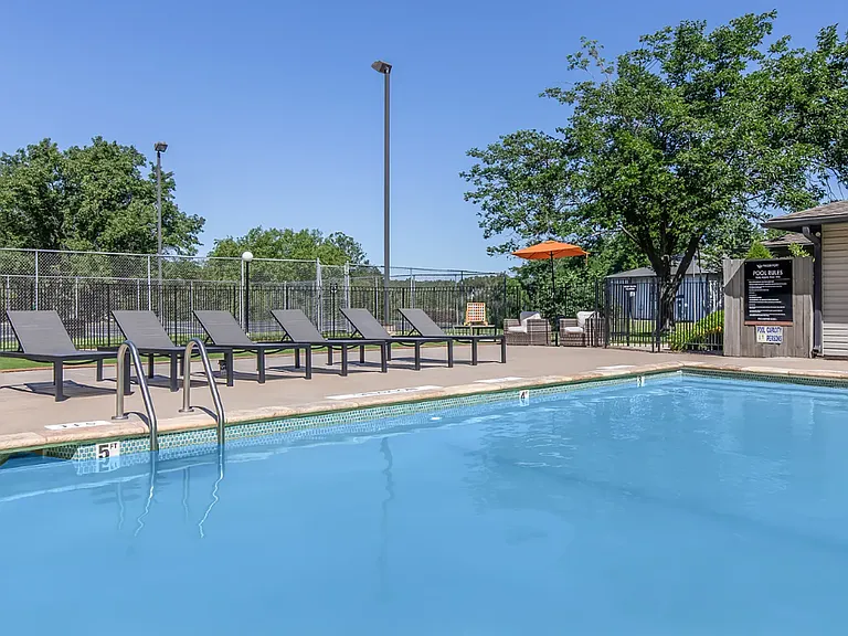 Falcon Point Apartments — Photo 57