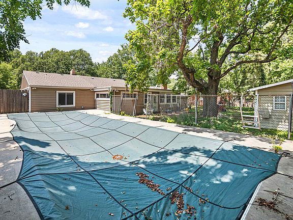 3rd image of 712 S Terrace Dr