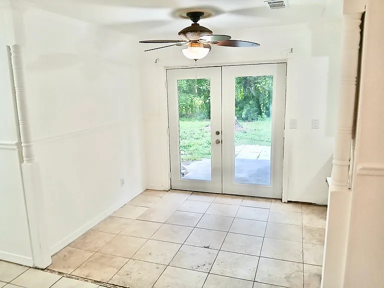 225 Avacado Ct #4 — Photo 10