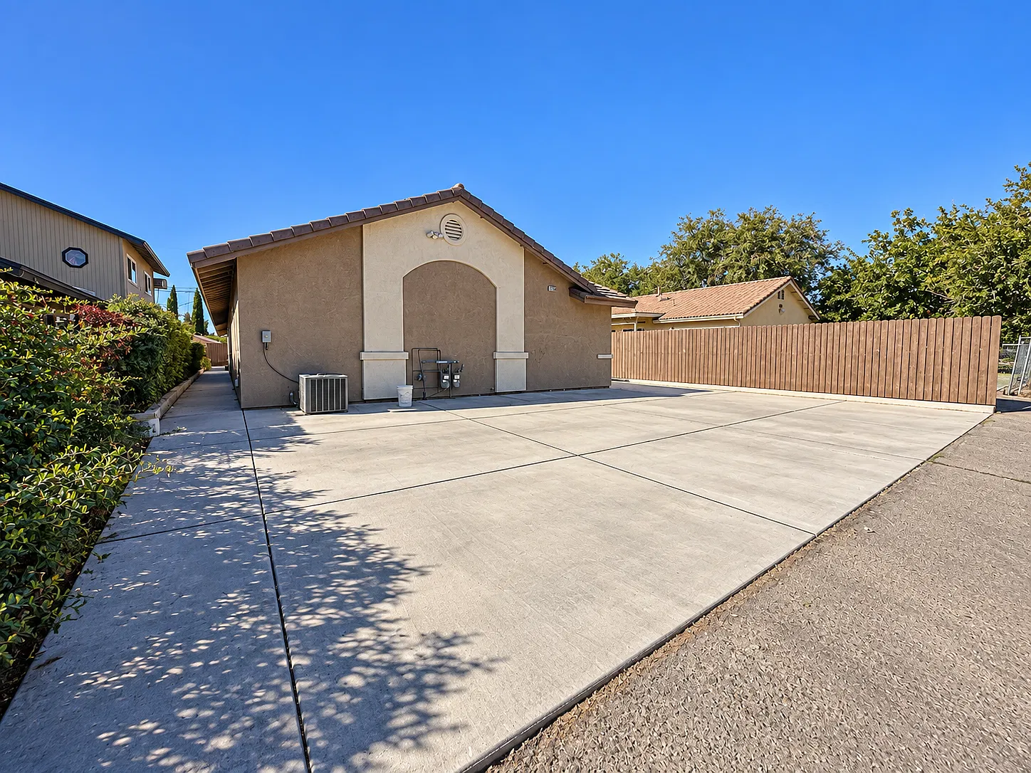 16439 Chestnut St — Photo 2