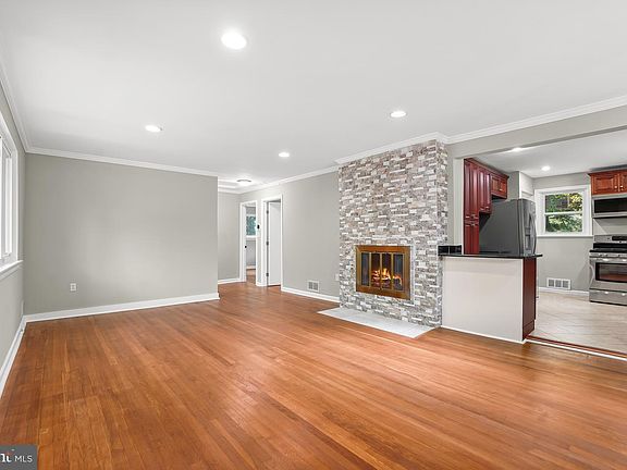 3rd image of 10705 Lockridge Dr