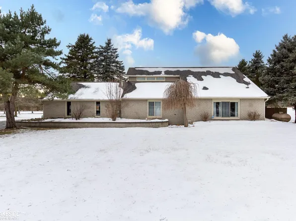 70717 Romeo Plank Rd, Armada, MI 48005